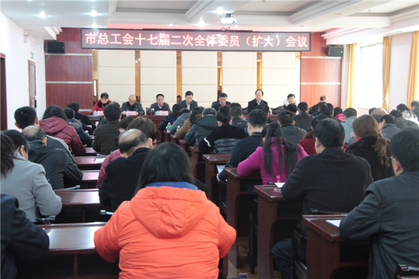 3月11日，梧州市總工會召開十七屆二次全委會（擴(kuò)大）會議，市委副書記蔣海東發(fā)表講話，市總工會黨組書記、常務(wù)副主席朱明勝作