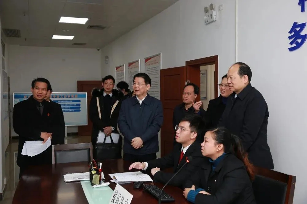 徐遠洲率隊到梧州中院開展調研交流