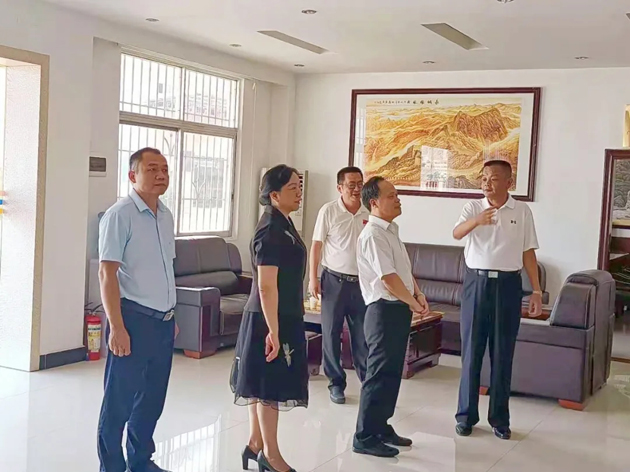 市總工會領導到岑溪市調研產業(yè)工人隊伍建設工作并為基層工會干部上黨課