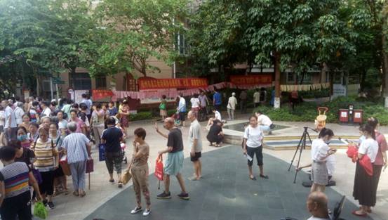 2021年9月17日市總工會(huì)聯(lián)合職工燈謎協(xié)會(huì)來(lái)到藍(lán)天港灣小區(qū)舉辦&ldquo;我們的節(jié)日.中秋&rdquo;燈謎展猜及詩(shī)詞協(xié)會(huì)進(jìn)機(jī)關(guān)、社區(qū)、家庭宣傳活動(dòng)4