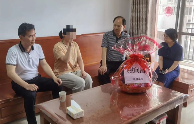 走訪慰問(wèn)傳真情 深切關(guān)懷鼓干勁丨市總工會(huì)開展女職工系列走訪慰問(wèn)活動(dòng)