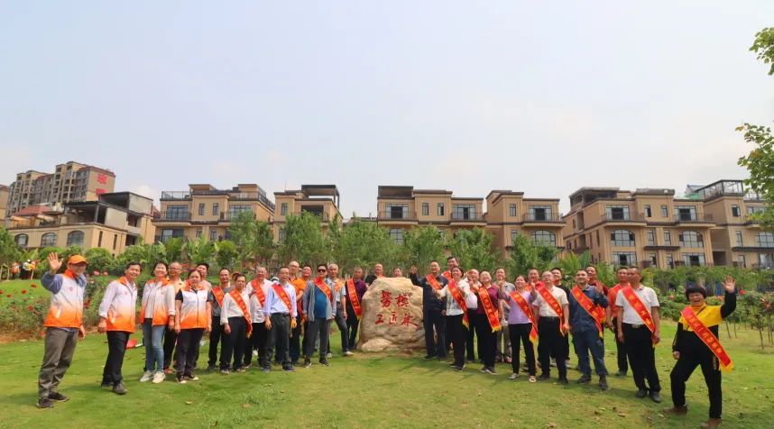 不負(fù)春光添新綠 勞模工匠植樹忙