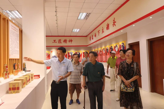 退休不褪色，丹心永向黨丨市總工會退休黨支部開展主題黨日活動