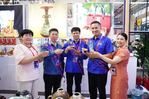 梧茶飄香展魅力，技能創(chuàng)新眾人捧丨梧州六堡茶亮相第二屆大國工匠創(chuàng)新交流大會