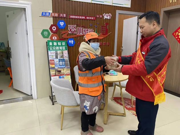 冬至團(tuán)圓日，工會(huì)服務(wù)暖心間