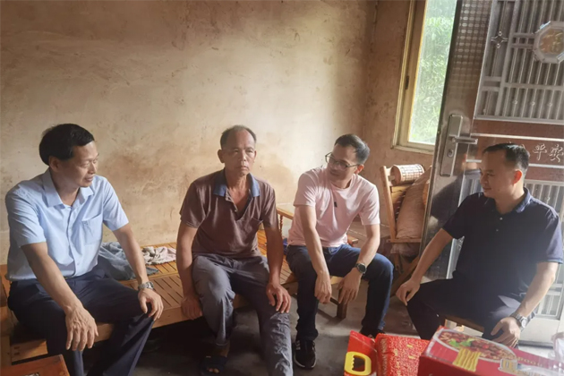 市總工會(huì)開展入戶走訪，助力鄉(xiāng)村振興工作