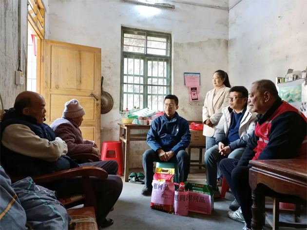 市總工會深入掛點村開展春節(jié)慰問活動