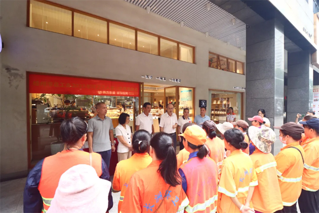 暖心暖“衛(wèi)”│梧州市總工會2025年環(huán)衛(wèi)工人愛心早餐活動啟動