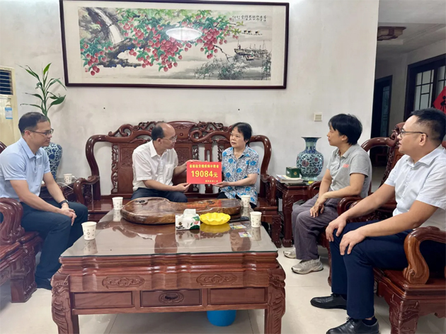 情系勞模 溫暖同行｜梧州市總工會(huì)國(guó)慶中秋節(jié)前走訪慰問困難勞模代表