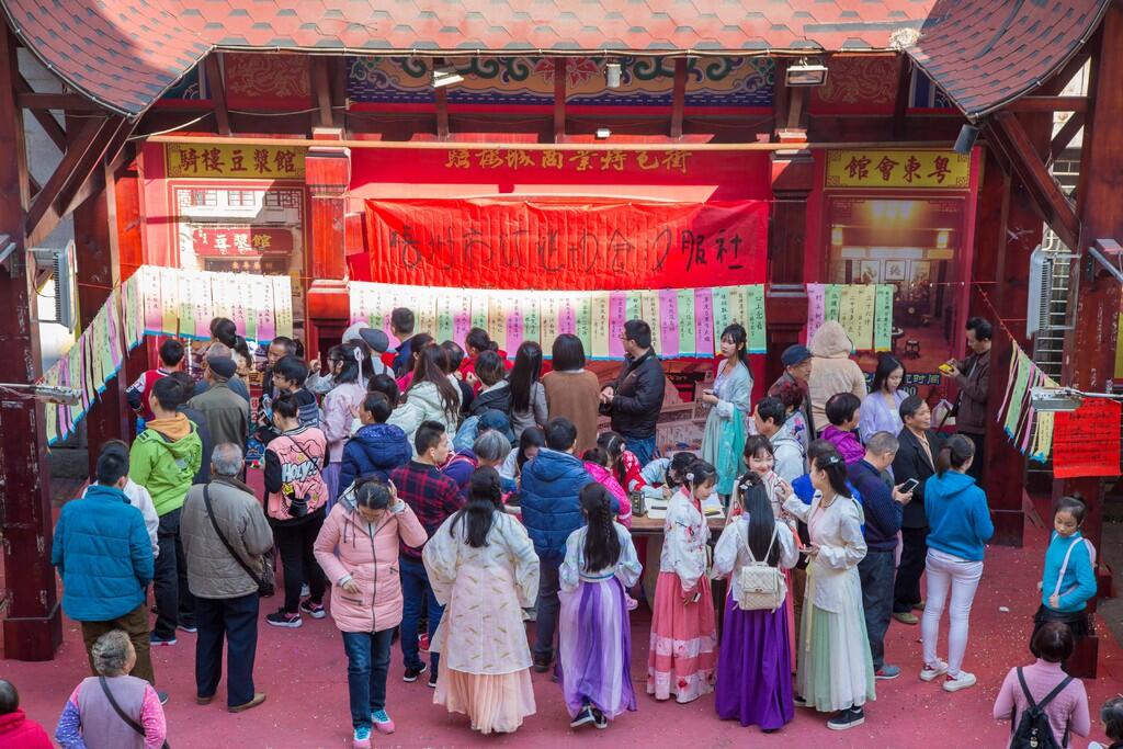 漢服?書法?燈謎 傳統(tǒng)活動(dòng)賀元旦