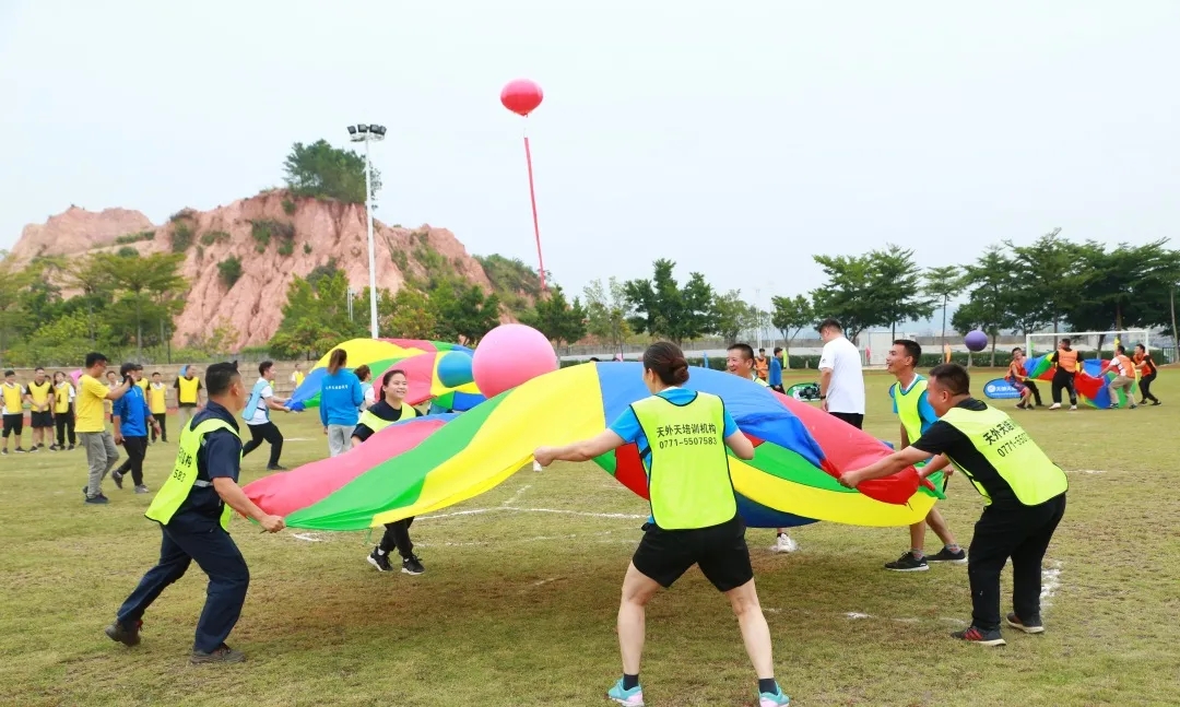 長洲水電公司舉辦成立十七周年暨  “決勝‘十三五’·奮斗正當(dāng)時(shí)”趣味運(yùn)動會