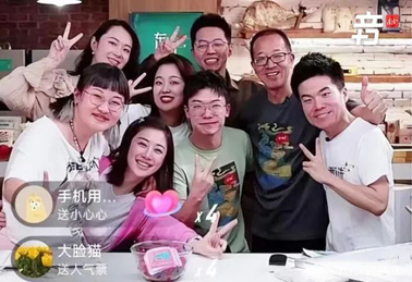 打工新鮮事丨一邊“上課”，一邊“賣(mài)大米”，被他的直播語(yǔ)錄圈粉了~