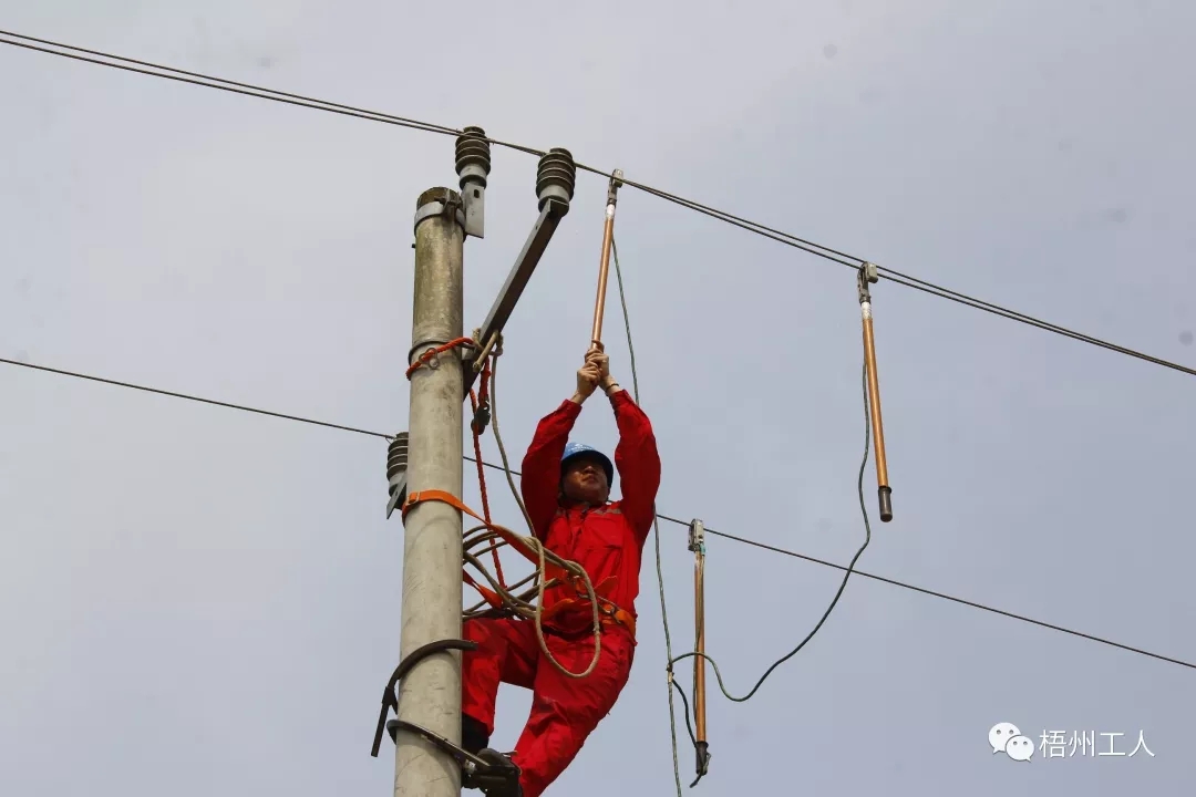 蒙山縣總工會(huì)與蒙山供電分公司聯(lián)合舉辦供電職工技能競(jìng)賽
