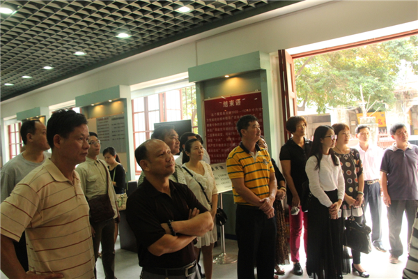 為踐行社會(huì)主義核心價(jià)值觀，進(jìn)一步弘揚(yáng)優(yōu)秀傳統(tǒng)文化，引領(lǐng)全市廣大職工群眾文明祭祖，文明追思。4月3日梧州市總工會(huì)組織干部職